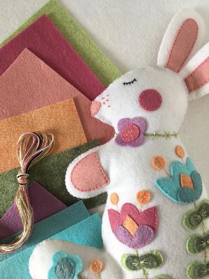 KIT FEUTRINE COUSSIN LAPIN FOLK ART