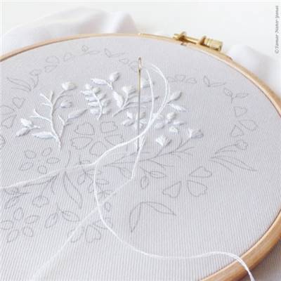 WHITE HEART - KIT BRODERIE 21X21CM - TAMBOUR NON INCLUS - TAMAR NY