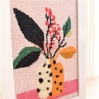 KIT CANEVAS COMPLET - DESSIN 15 X 20 CM - VASE AUX POIS ROUGES