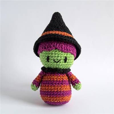 KIT AMIGURUMI HOOOKED - LA PETITE SORCIERE