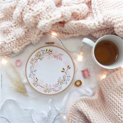 WILDFLOWERS CIRCLE - KIT BRODERIE 21X21CM-TAMBOUR NON INCLUS-TAMAR NY