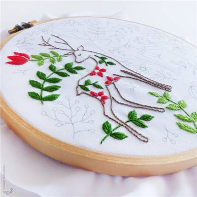 TWO CHRISTMAS DEER - KIT BRODERIE 21X21CM-TAMBOUR NON INCLUS-TAMAR NY