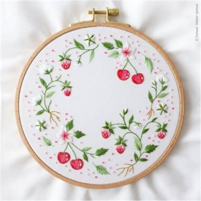CHERRIES & STRAWBERRIES - KIT BRODERIE 21X21CM - TAMBOUR NON INCLUS