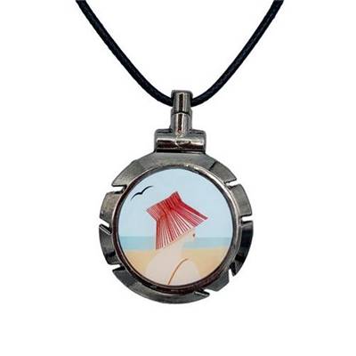 BIJOU DE COUTURE COUPE FIL DESIGN JEUNE FEMME