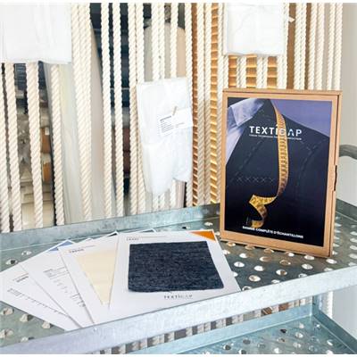 COFFRET TEXTICAP : 61 FICHES ECHANTILLON D’ENTOILAGES + CATALOGUE