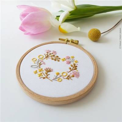 YELLOW PINK HEART - KIT BRODERIE 16X16CM - TAMBOUR NON INCLUS - TAMAR