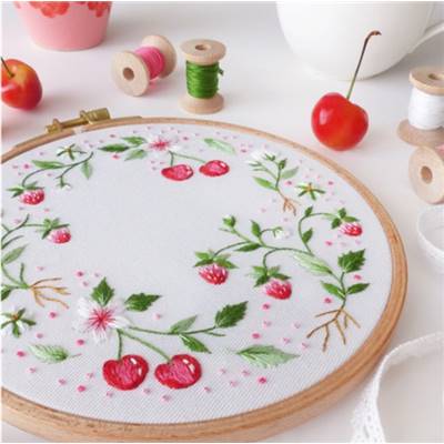 CHERRIES & STRAWBERRIES - KIT BRODERIE 21X21CM - TAMBOUR NON INCLUS
