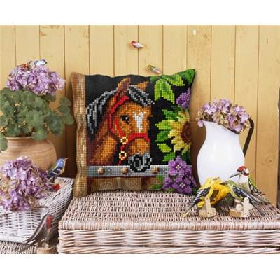 COUSSIN PT DE CROIX EN KIT 40 X 40 CM - CHEVAL DANS SON BOX