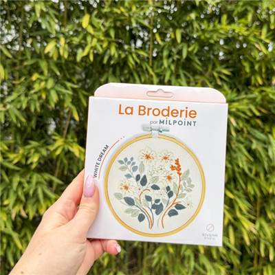 KIT BRODERIE AVEC TAMBOUR 15 CM - WHITE DREAM