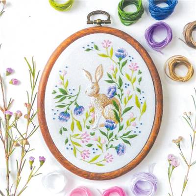 GARDEN BUNNY - KIT BRODERIE 16X16CM - TAMBOUR NON INCLUS-TAMAR NY