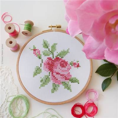 CROSS STITCH ROSE - KIT BRODERIE 21X21CM - TAMBOUR NON INCLUS