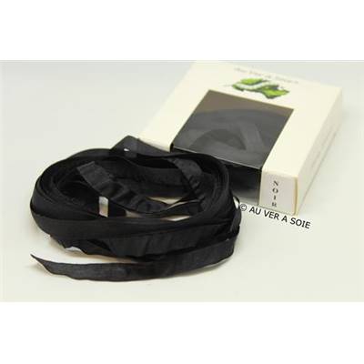 RUBAN DE SOIE A BRODER 13MM - COL NOIR - BOITE DE 3 M.