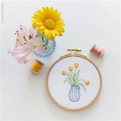 YELLOW TULIPS - KIT BRODERIE 16X16CM - TAMBOUR NON INCLUS - TAMAR NY
