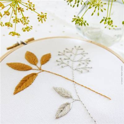 GOLD & GREY LEAVES -KIT BRODERIE 16X16CM -TAMBOUR NON INCLUS-TAMAR NY