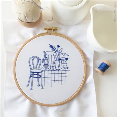 BREAKFAST IN BLUE - KIT BRODERIE 21X21CM -TAMBOUR NON INCLUS-TAMAR NY