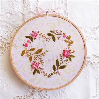 FLOWER HEART - KIT BRODERIE 21X21CM - TAMBOUR NON INCLUS