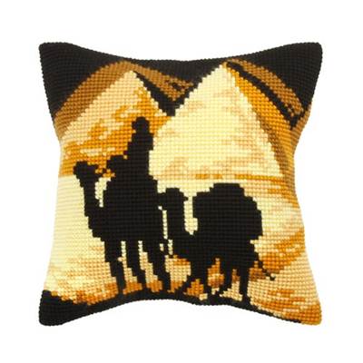 COUSSIN PT DE CROIX EN KIT 40 X 40 CM - LES CHAMEAUX DU DÉSERT