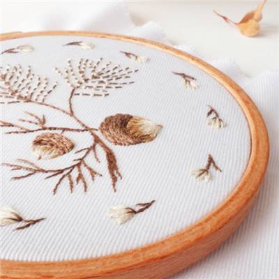 TWO ACORNS - KIT BRODERIE 16X16CM - TAMBOUR NON INCLUS
