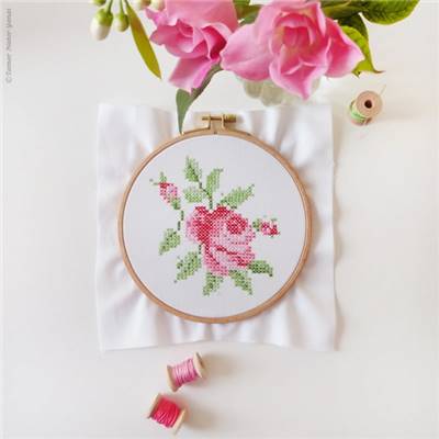 CROSS STITCH ROSE - KIT BRODERIE 21X21CM - TAMBOUR NON INCLUS