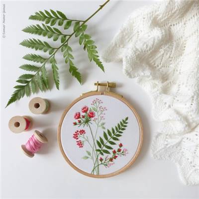 FERN & FLOWERS - KIT BRODERIE 16X16CM - TAMBOUR NON INCLUS - TAMAR NY