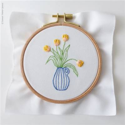 YELLOW TULIPS - KIT BRODERIE 16X16CM - TAMBOUR NON INCLUS - TAMAR NY