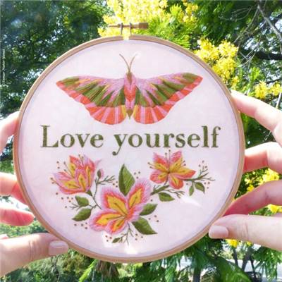 LOVE YOURSELF - KIT BRODERIE 21X21CM - TAMBOUR NON INCLUS