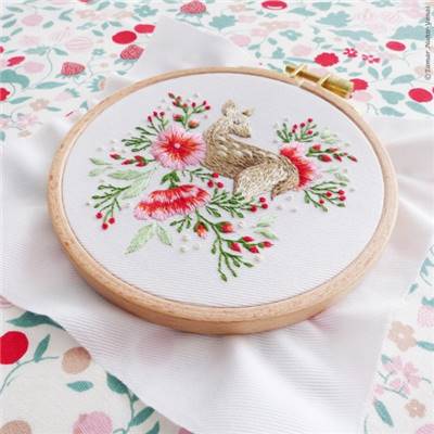 BABY DEER - KIT BRODERIE 16X16CM - TAMBOUR NON INCLUS - TAMAR NY