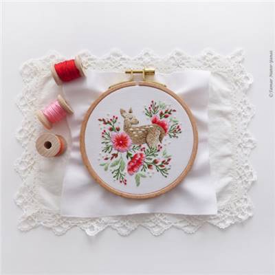 BABY DEER - KIT BRODERIE 16X16CM - TAMBOUR NON INCLUS - TAMAR NY