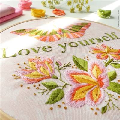 LOVE YOURSELF - KIT BRODERIE 21X21CM - TAMBOUR NON INCLUS