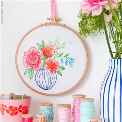 COLOURFUL VASE - KIT BRODERIE 21X21CM - TAMBOUR NON INCLUS