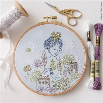 WINTER QUEEN - KIT BRODERIE 21X21CM - TAMBOUR NON INCLUS - TAMAR NY