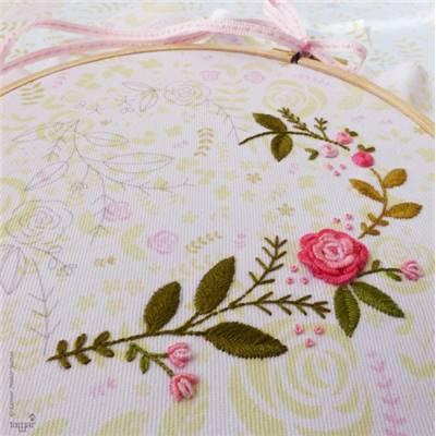 FLOWER HEART - KIT BRODERIE 21X21CM - TAMBOUR NON INCLUS