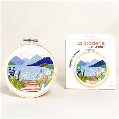 KIT BRODERIE AVEC TAMBOUR 15 CM - LES FLEURS DU LAC BLEU