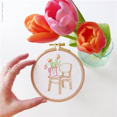 CHAIR AND TULIPS - KIT BRODERIE 16X16CM - TAMBOUR NON INCLUS-TAMAR NY