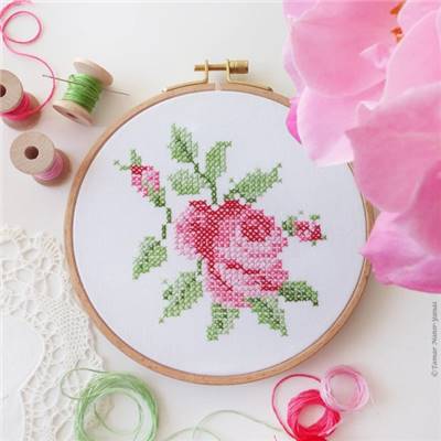 CROSS STITCH ROSE - KIT BRODERIE 21X21CM - TAMBOUR NON INCLUS