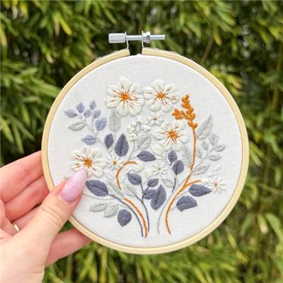 KIT BRODERIE AVEC TAMBOUR 15 CM - WHITE DREAM