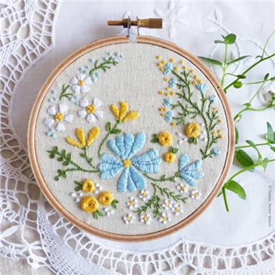BLOSSOMING GARDEN - KIT BRODERIE 16X16CM -TAMBOUR NON INCLUS-TAMAR NY