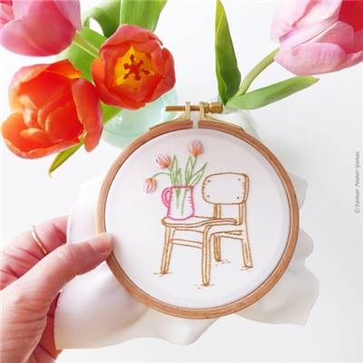 CHAIR AND TULIPS - KIT BRODERIE 16X16CM - TAMBOUR NON INCLUS-TAMAR NY