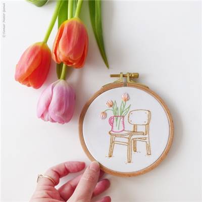 CHAIR AND TULIPS - KIT BRODERIE 16X16CM - TAMBOUR NON INCLUS-TAMAR NY