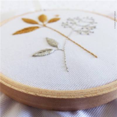 GOLD & GREY LEAVES -KIT BRODERIE 16X16CM -TAMBOUR NON INCLUS-TAMAR NY