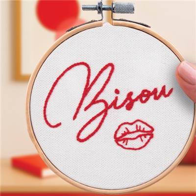FRENCH'KITS - BRODERIE DÉCORATIVE - BISOU