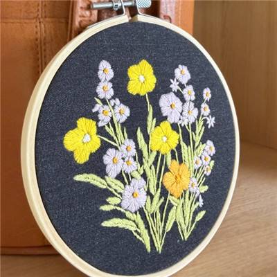 KIT BRODERIE AVEC TAMBOUR 15 CM - CAMPANULE & CALENDULA