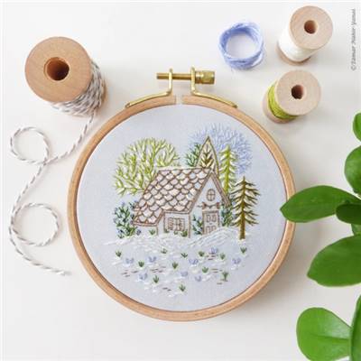 SNOWY CABIN - KIT BRODERIE 16X16CM - TAMBOUR NON INCLUS - TAMAR NY