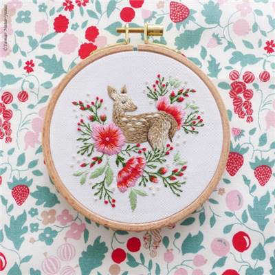 BABY DEER - KIT BRODERIE 16X16CM - TAMBOUR NON INCLUS - TAMAR NY