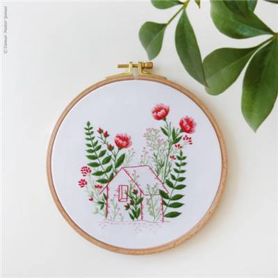 BETWEEN THE FLOWERS - KIT BRODERIE 21X21CM - TAMBOUR NON INCLUS