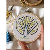 FRENCH'KITS - BRODERIE DÉCORATIVE - PAON
