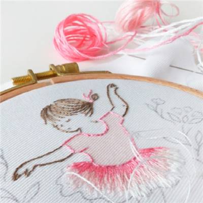 LITTLE DANCER - KIT BRODERIE 16X16CM - TAMBOUR NON INCLUS