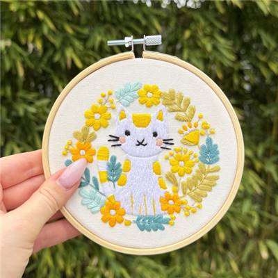 KIT BRODERIE AVEC TAMBOUR 15 CM - CHAT BOHEME