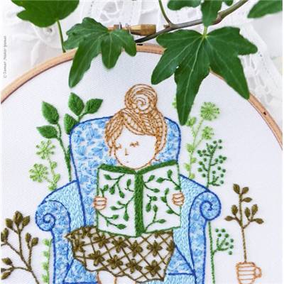 READING TIME - KIT BRODERIE 21X21CM - TAMBOUR NON INCLUS - TAMAR NY