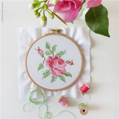 CROSS STITCH ROSE - KIT BRODERIE 21X21CM - TAMBOUR NON INCLUS
